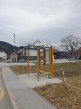 Avtobusno postajališče v Spodnjih Dovžah